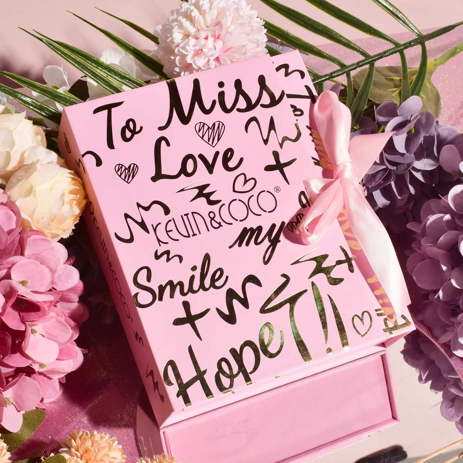 BLISS MOMENT: 40-COLOR EYESHADOW & LIPSITCK MAKEUP SET - ZIOR